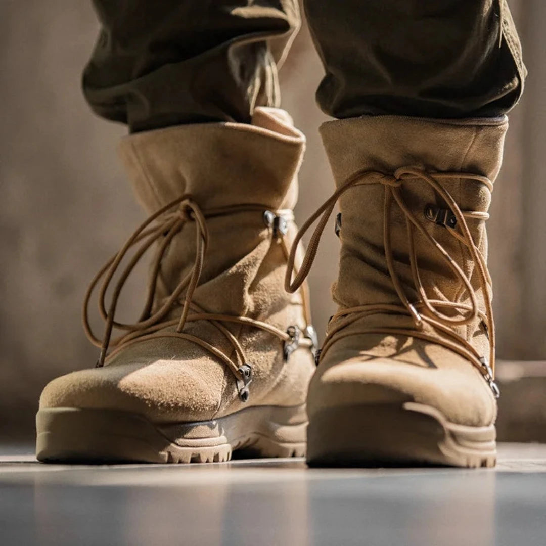 Apresentamos a Bota Masculina Ateez, uma combinação perfeita de modernidade e durabilidade. Feita com couro de alta qualidade, esta bota é projetada para homens que buscam um visual sofisticado sem abrir mão do conforto.