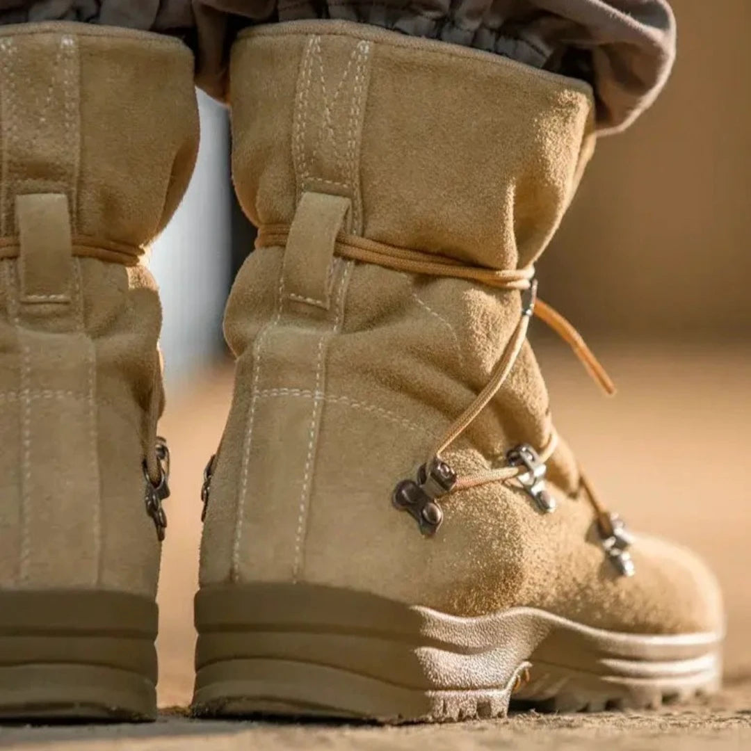Apresentamos a Bota Masculina Ateez, uma combinação perfeita de modernidade e durabilidade. Feita com couro de alta qualidade, esta bota é projetada para homens que buscam um visual sofisticado sem abrir mão do conforto.