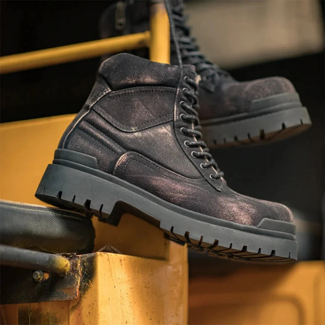 Conheça a Bota Masculina Corleone, uma peça icônica que combina luxo e funcionalidade. Confeccionada com couro de primeira qualidade, esta bota é ideal para homens que não abrem mão do estilo e da resistência.