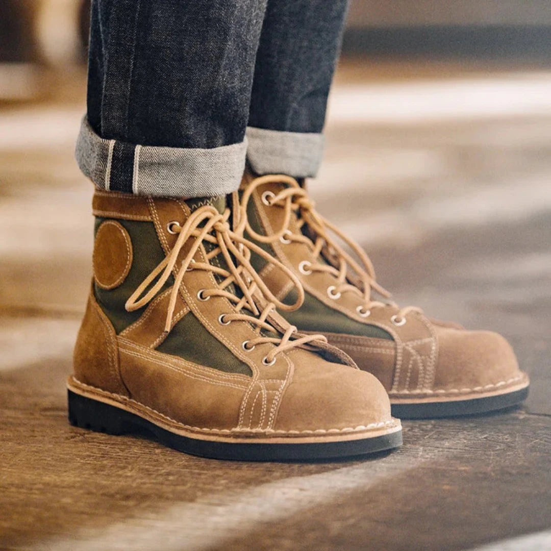 Descubra a Bota Masculina Zacari, onde sofisticação encontra funcionalidade. Confeccionada com couro de alta qualidade, esta bota é a escolha perfeita para homens que buscam estilo e durabilidade em um único produto.