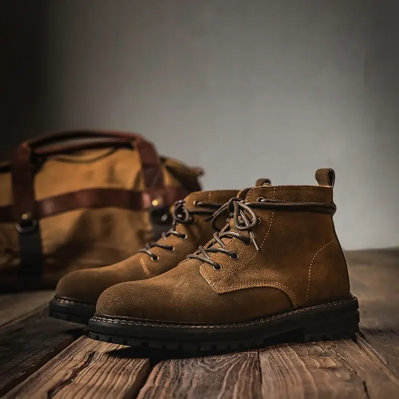 Bota Cano Alto Masculina - Couro de Camurça