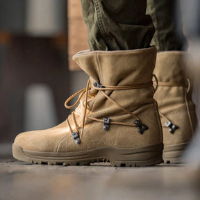 Apresentamos a Bota Masculina Ateez, uma combinação perfeita de modernidade e durabilidade. Feita com couro de alta qualidade, esta bota é projetada para homens que buscam um visual sofisticado sem abrir mão do conforto.