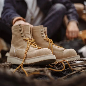 Apresentamos a Bota Masculina Kodak, uma obra-prima de design e funcionalidade. Feita com couro premium, esta bota é a escolha ideal para homens que buscam elegância e durabilidade em todas as ocasiões.