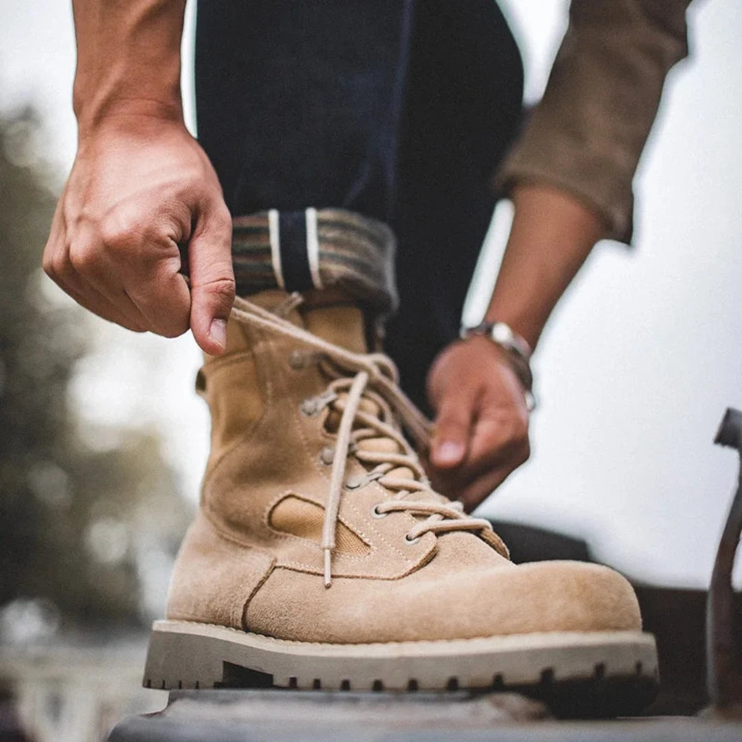 Apresentamos a Bota Masculina Conbain, uma peça essencial para o guarda-roupa de qualquer homem moderno. Feita com couro de alta qualidade, esta bota é a combinação perfeita de durabilidade, estilo e conforto.