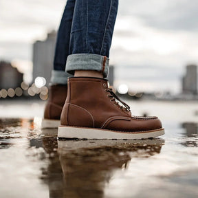 Apresentamos a Bota Masculina Thugz, a escolha definitiva para homens que procuram combinar robustez com um design moderno e sofisticado. Confeccionada com materiais de alta qualidade, esta bota oferece durabilidade e um visual impactante para qualquer ocasião.