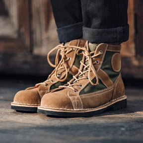 Descubra a Bota Masculina Zacari, onde sofisticação encontra funcionalidade. Confeccionada com couro de alta qualidade, esta bota é a escolha perfeita para homens que buscam estilo e durabilidade em um único produto.