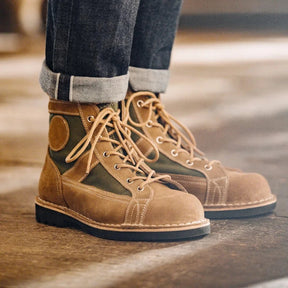 Descubra a Bota Masculina Zacari, onde sofisticação encontra funcionalidade. Confeccionada com couro de alta qualidade, esta bota é a escolha perfeita para homens que buscam estilo e durabilidade em um único produto.