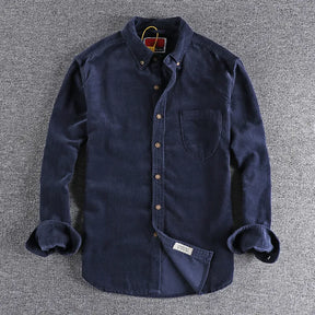 Descubra a sofisticação na simplicidade com nossa Camisa Masculina Manga Longa Básica. Esta peça essencial é um exemplo de elegância atemporal em seu design minimalista e versátil.