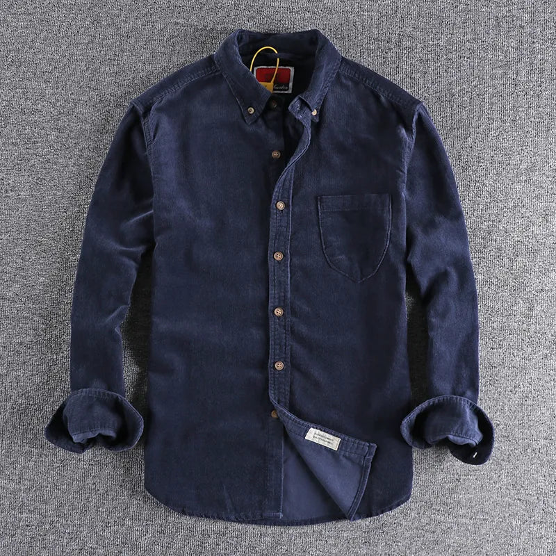 Descubra a sofisticação na simplicidade com nossa Camisa Masculina Manga Longa Básica. Esta peça essencial é um exemplo de elegância atemporal em seu design minimalista e versátil.