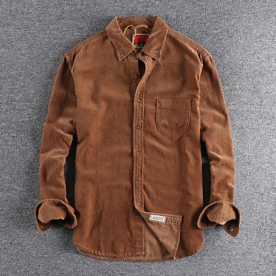 Descubra a sofisticação na simplicidade com nossa Camisa Masculina Manga Longa Básica. Esta peça essencial é um exemplo de elegância atemporal em seu design minimalista e versátil.