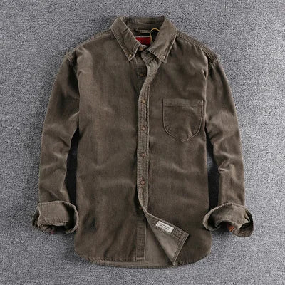 Descubra a sofisticação na simplicidade com nossa Camisa Masculina Manga Longa Básica. Esta peça essencial é um exemplo de elegância atemporal em seu design minimalista e versátil.